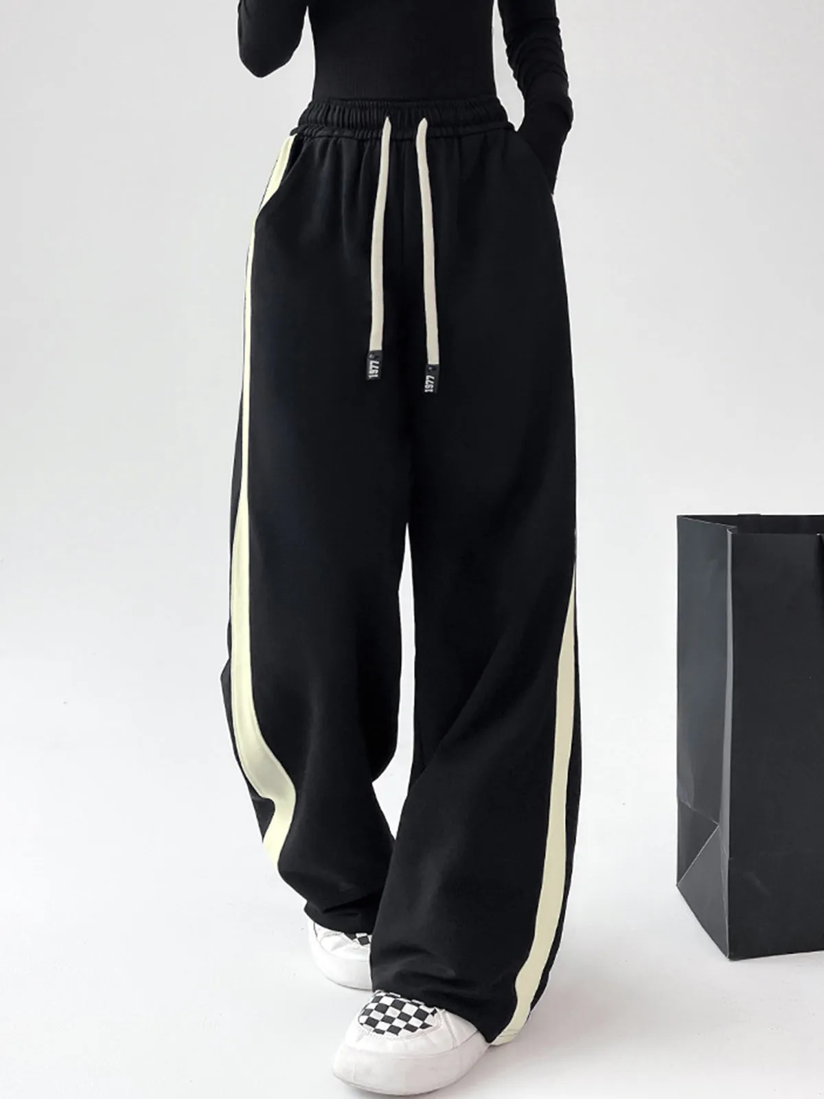 Drawstring Contrast Trim Wide Leg Sweatpants