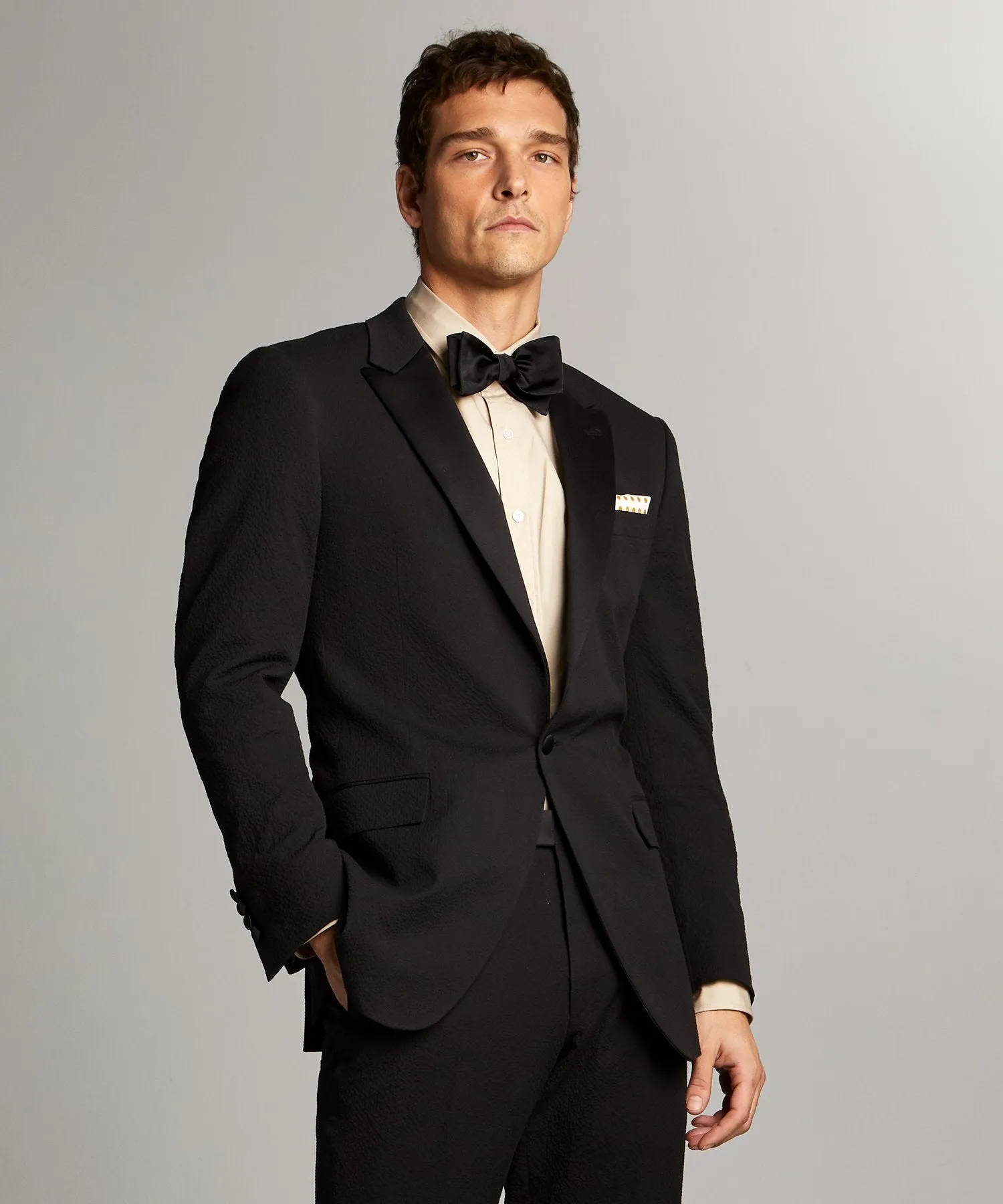 Sutton Peak Lapel Tuxedo Jacket in Italian Black Seersucker