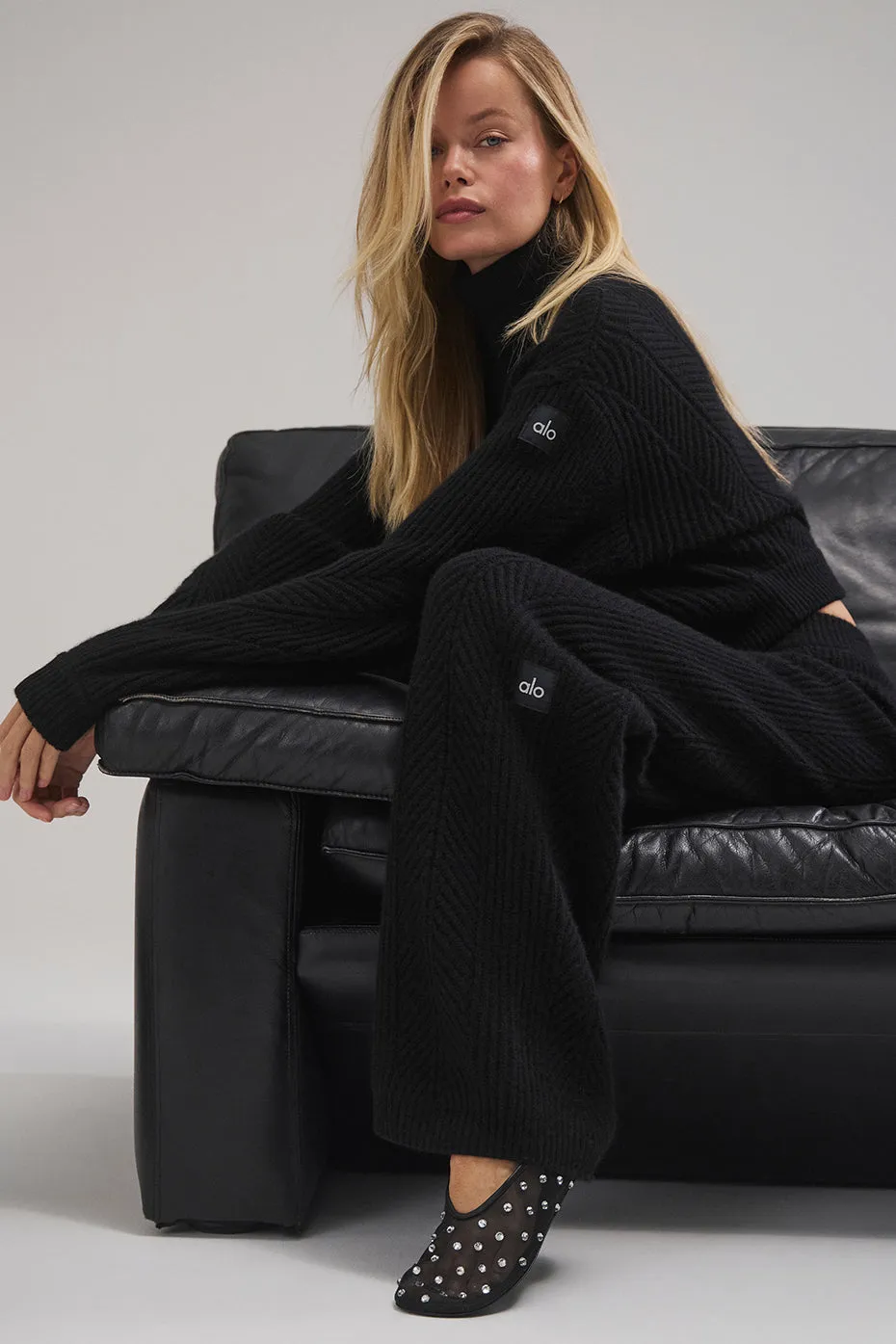 Winter Magic Cashmere Turtleneck - Black