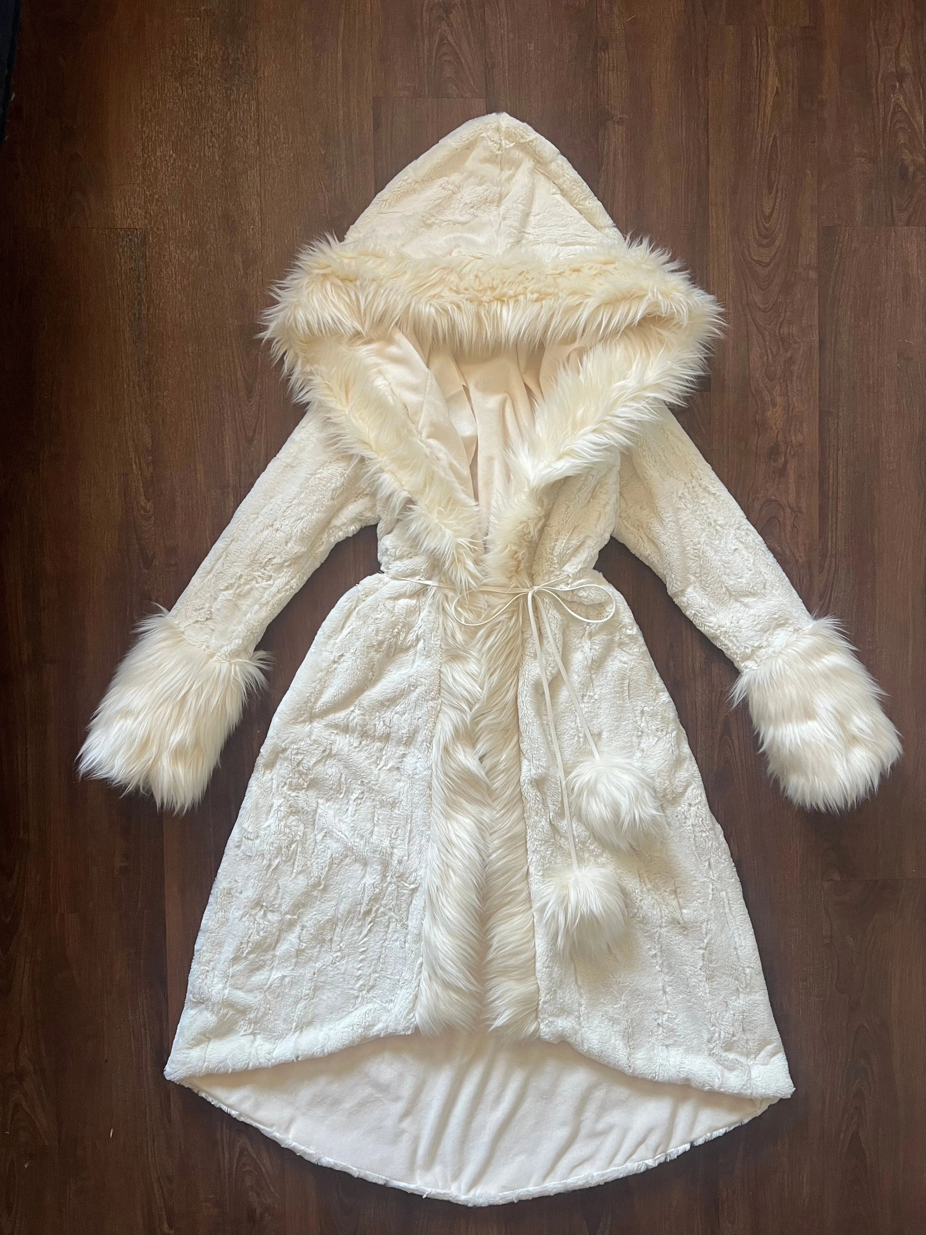 Women's Temptress Coat in "White Raven"